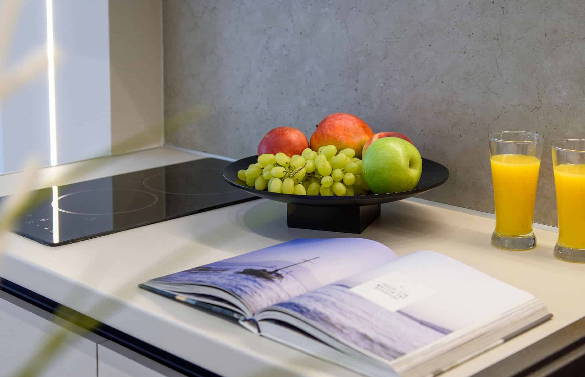 The kitchen counter with the hob and fruit